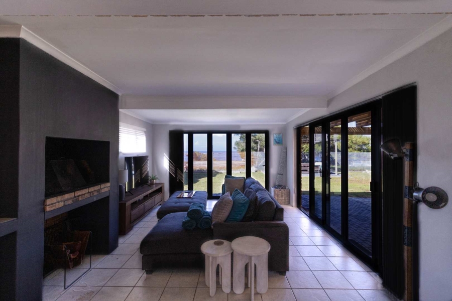 To Let 3 Bedroom Property for Rent in Sandbaai Western Cape